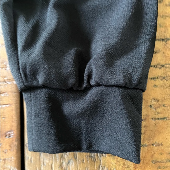 Banana Republic Women’s Black Cross Drape V Neck Blouse - Small - Picture 6 of 8